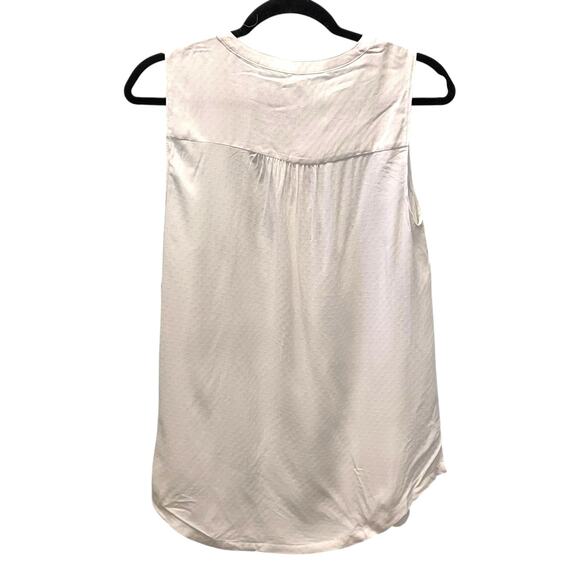 Liz Claiborne White Sleeveless Textured Blouse With Button Detail Size Small NWT - Picture 2 of 7